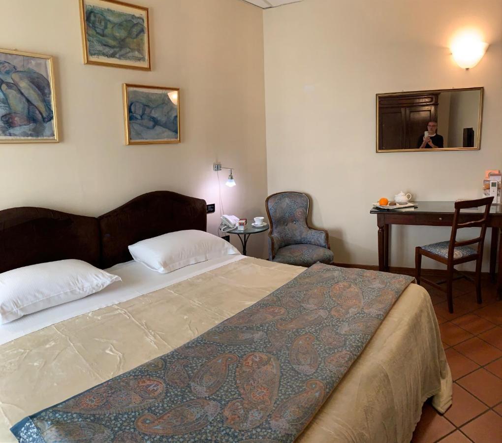 Hotel De Prati Ferrara Bagian luar foto