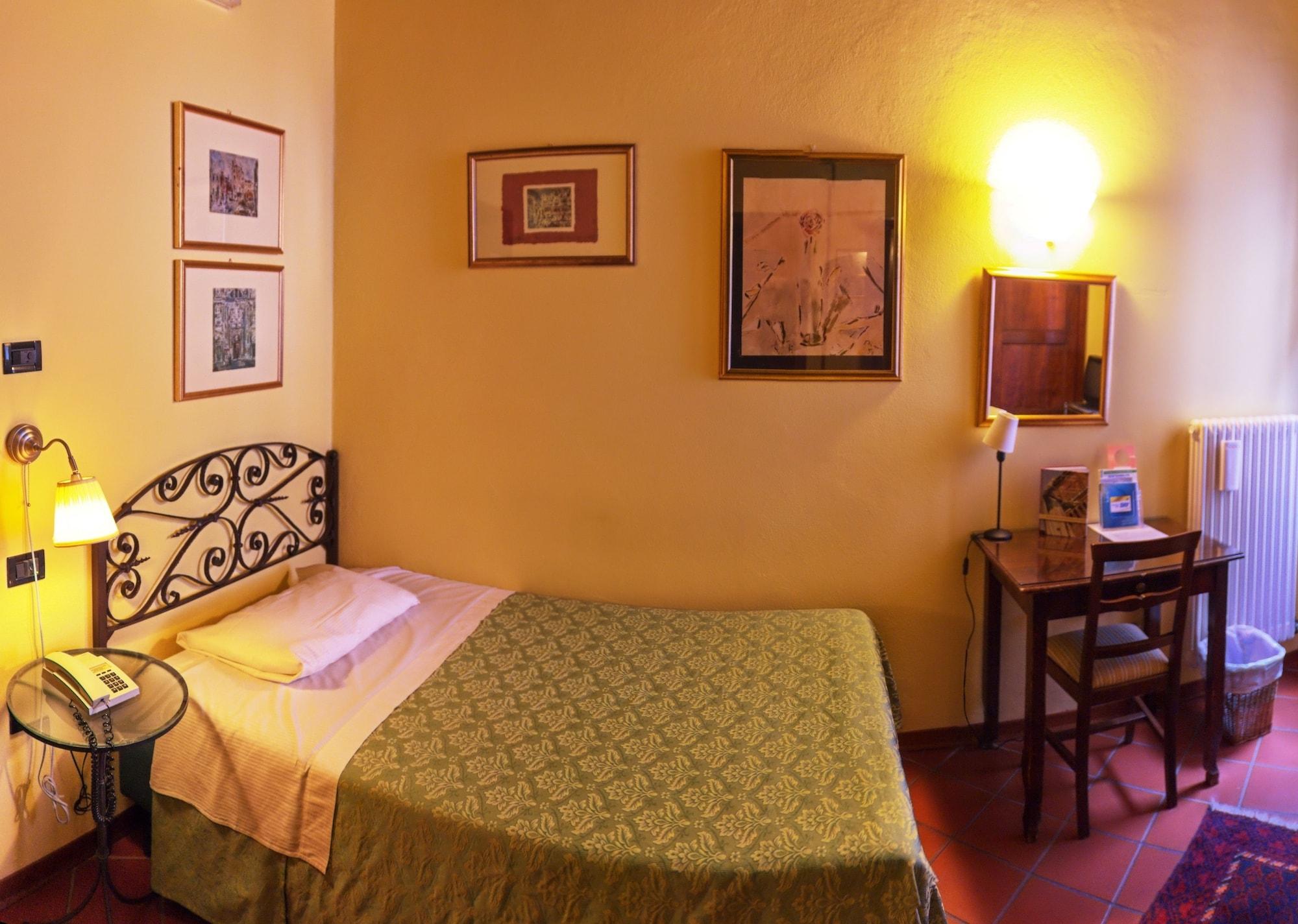 Hotel De Prati Ferrara Bagian luar foto