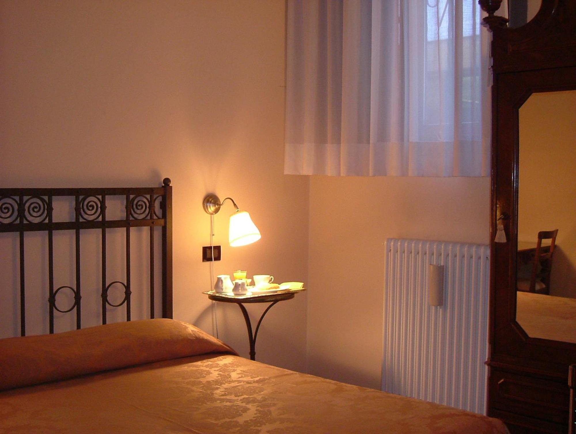 Hotel De Prati Ferrara Bagian luar foto