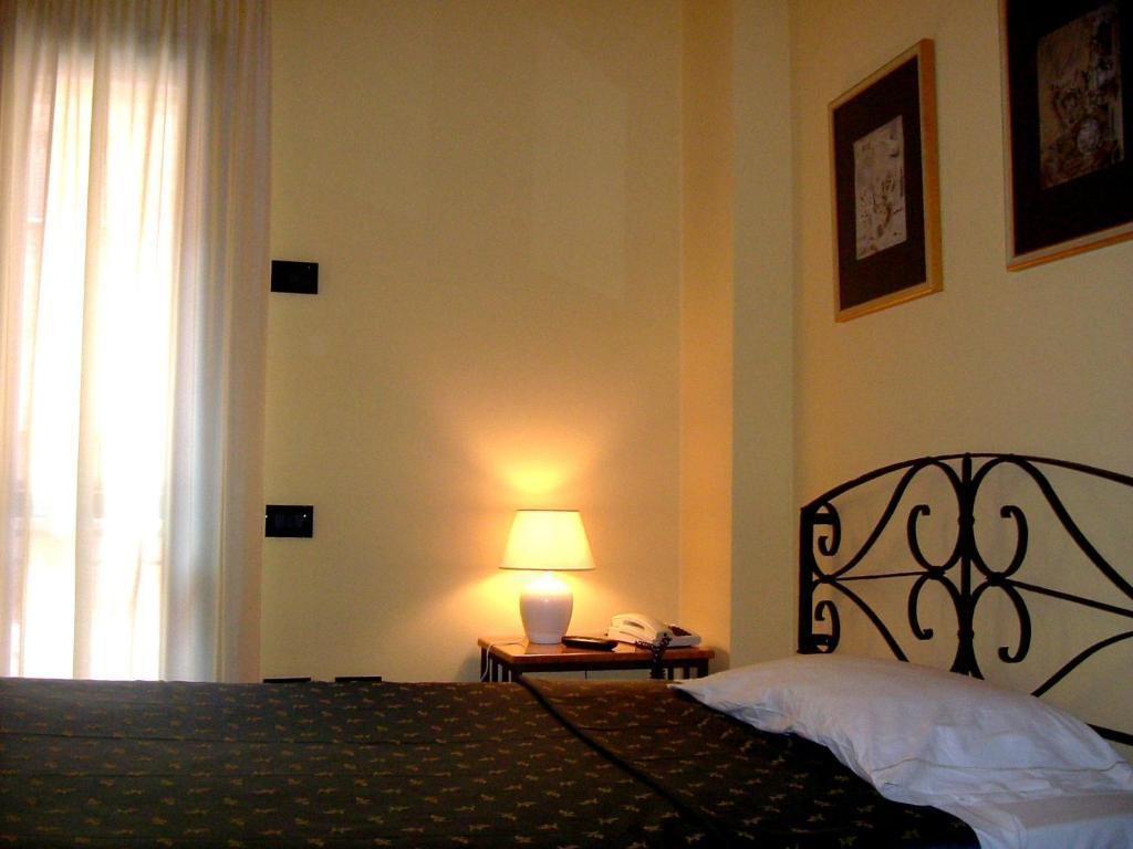 Hotel De Prati Ferrara Bagian luar foto