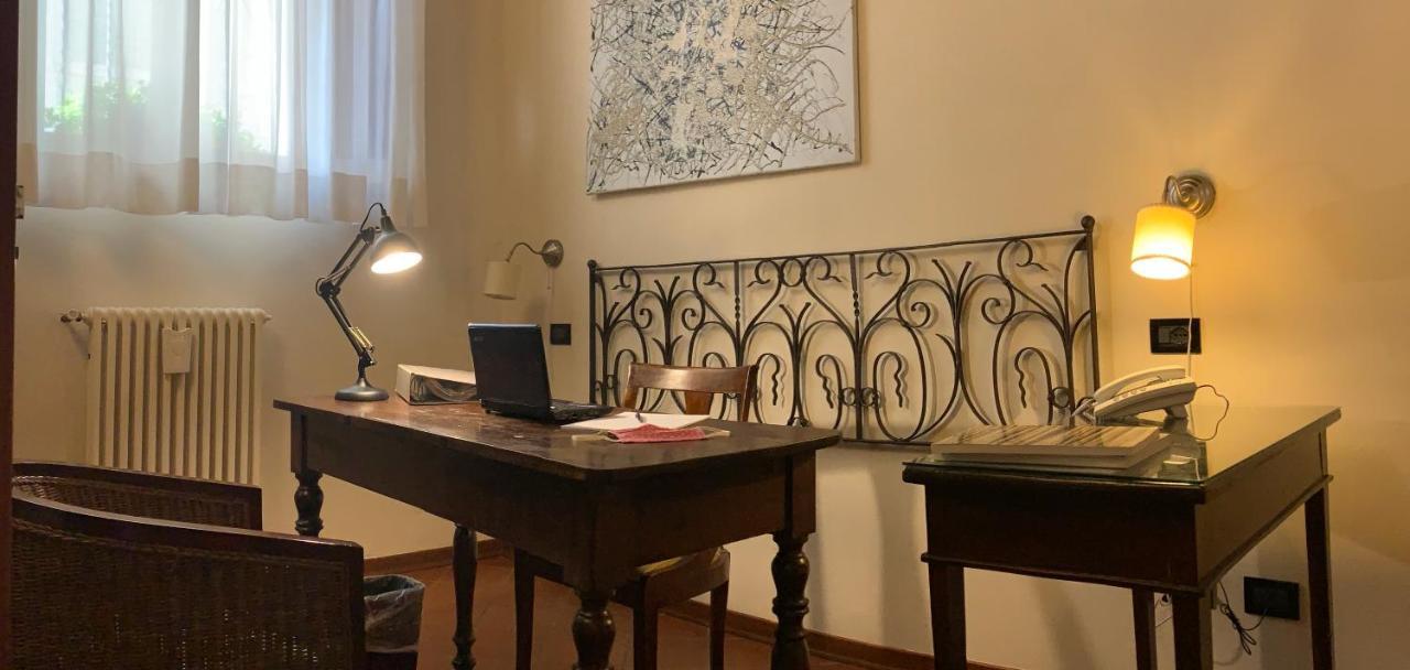 Hotel De Prati Ferrara Bagian luar foto